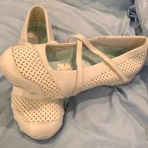 Cute white flats size 11 womens, leather. NWOT never worn.